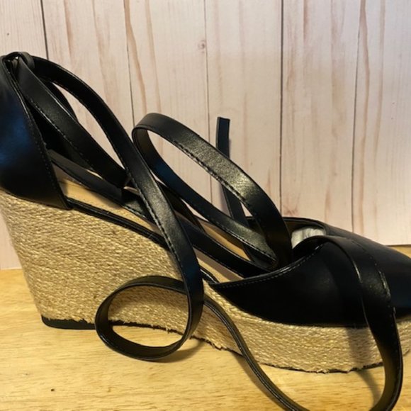 New in Box ~ Lace Up Wedge Sandals - Picture 2 of 7